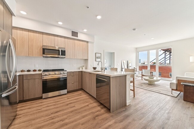 Building Photo - Somi