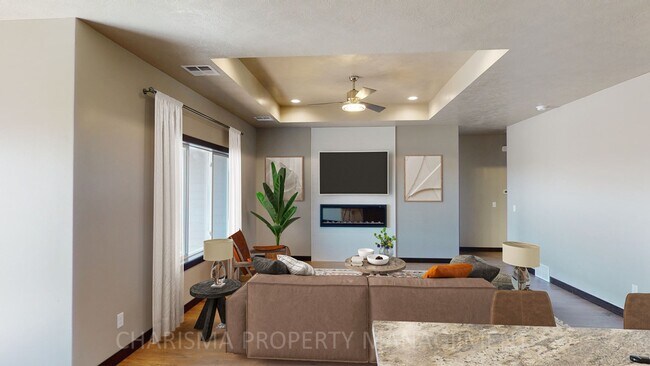 Building Photo - 4526 W Graceland Pl