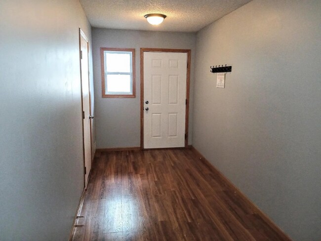 Building Photo - 670 Kingfisher Ln