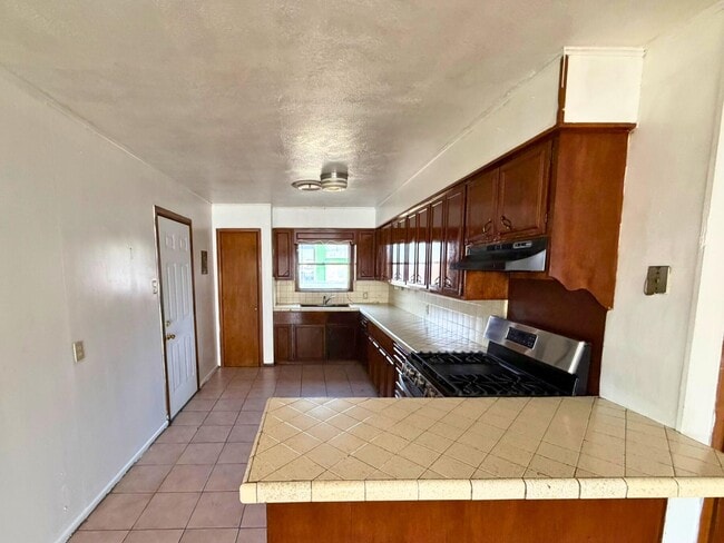 Building Photo - 1202 E San Carlos St