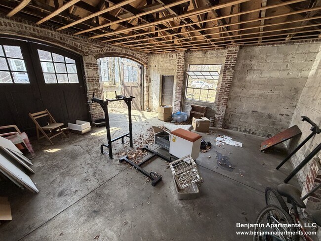 Building Photo - 23 Moraine St