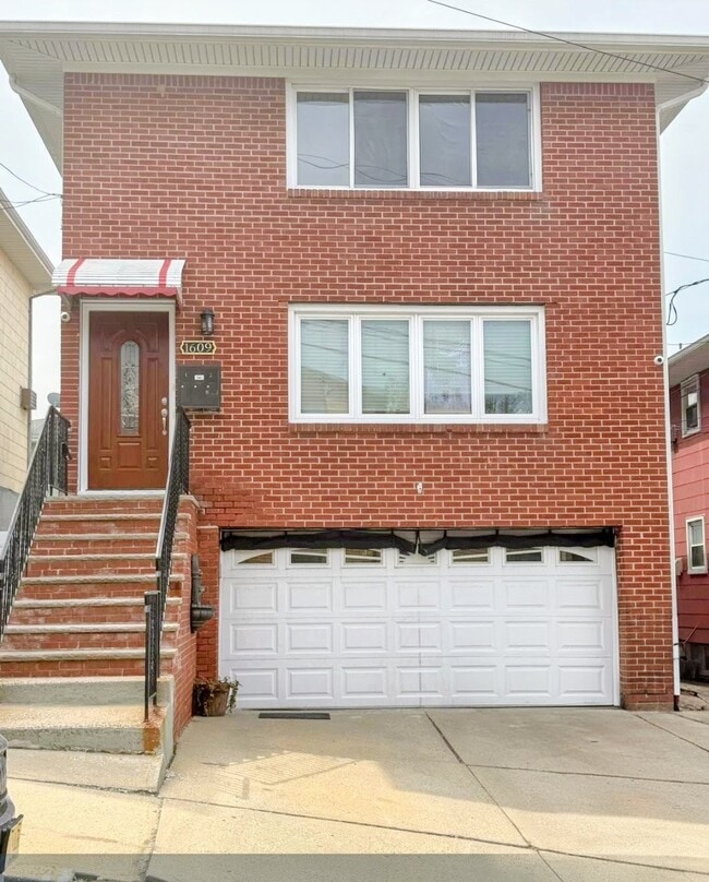 Building Photo - 1609 74th St