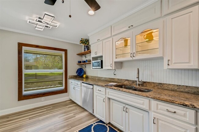 Building Photo - 1824 Roanoke Ave