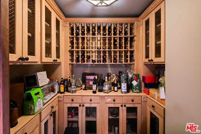 Building Photo - 964 Palisades Beach Rd