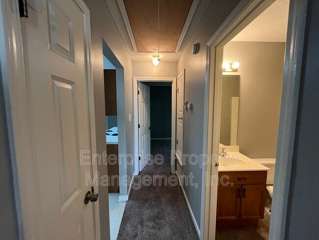 Building Photo - 1096 Sunstar Dr