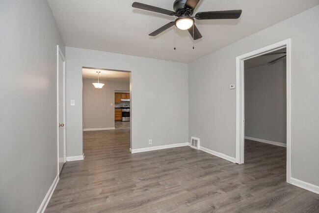 Building Photo - 3262 W 122nd St
