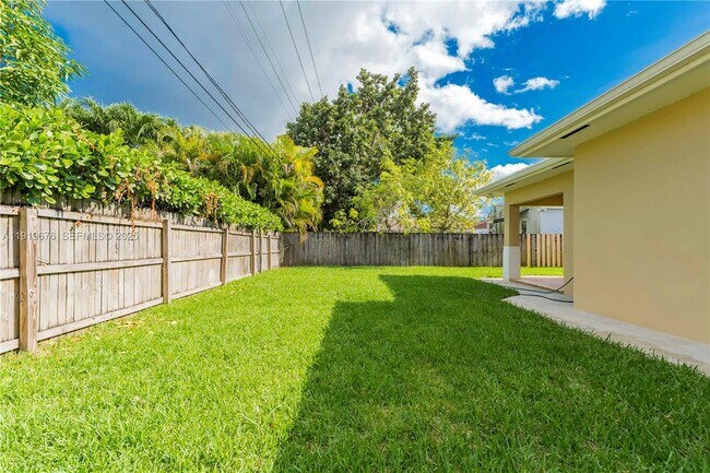 Building Photo - 6499 SW 39th St