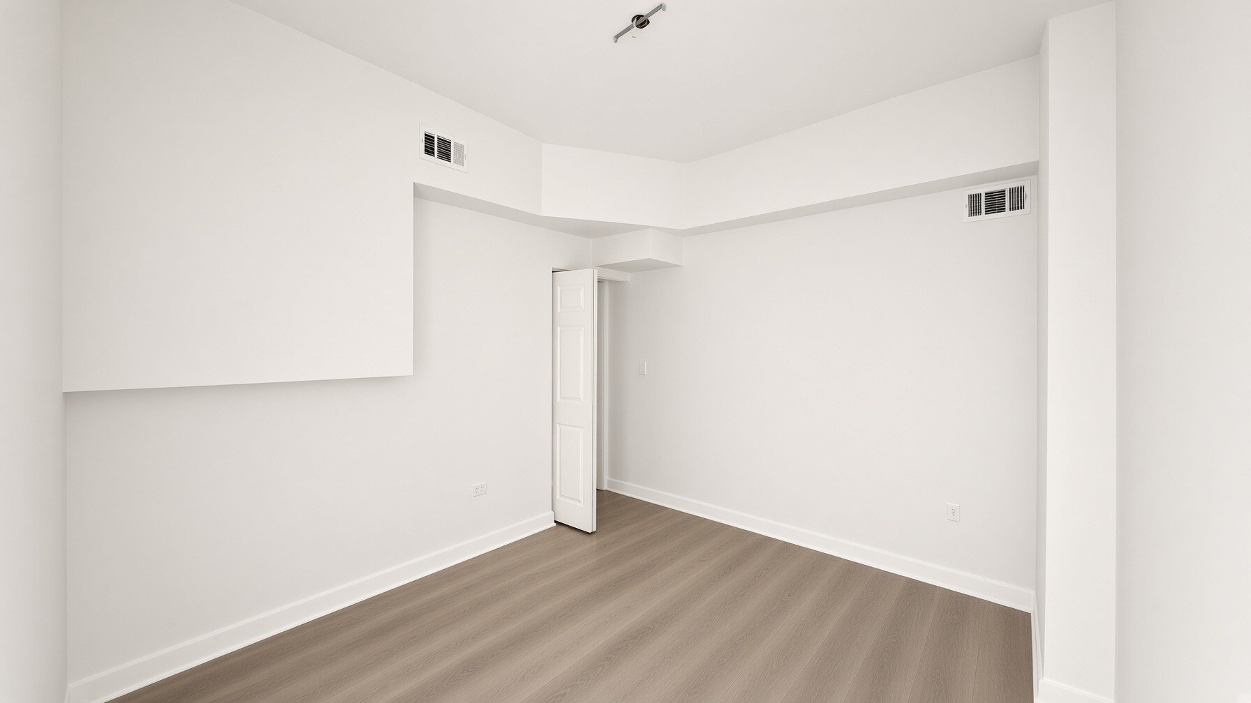 Building Photo - 2042 W Touhy Ave