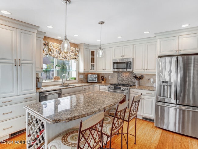 Building Photo - 200 S Bayview Ave