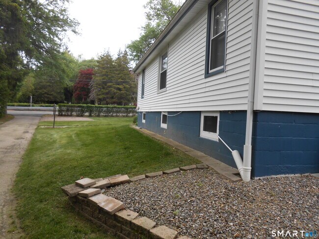 Building Photo - 240 Derby Ave