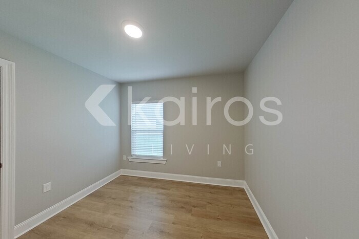 Building Photo - 13790 Pinyon Dr