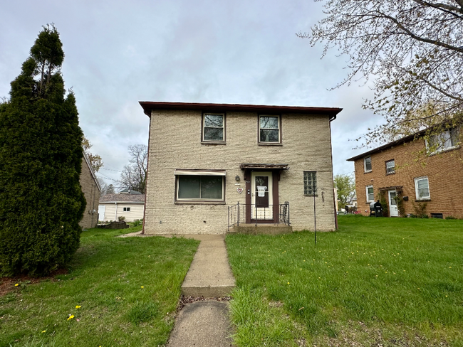 3389 S Whitnall Ave - 3389 S Whitnall Ave Milwaukee WI 53207 ...