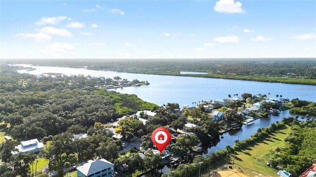 Building Photo - 8825 Oak St