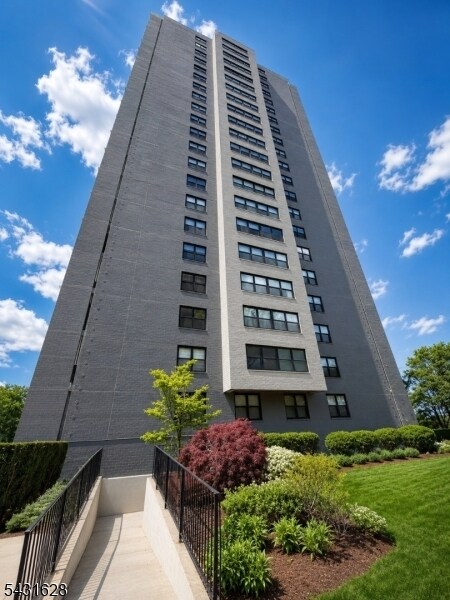 Building Photo - 285 Aycrigg Ave