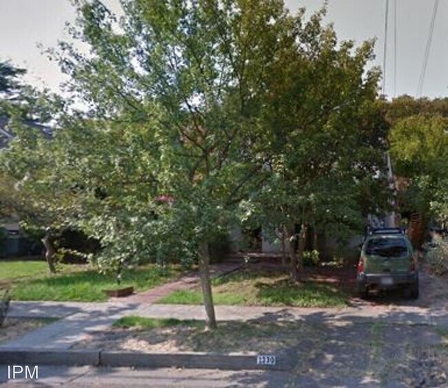 Building Photo - 3 br, 1.5 bath House - 1330 Broadway