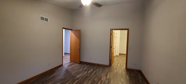 Building Photo - 5733 Sandpiper Dr