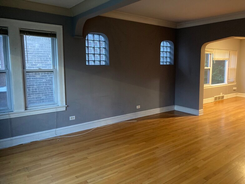 Primary Photo - 1620 East Ave