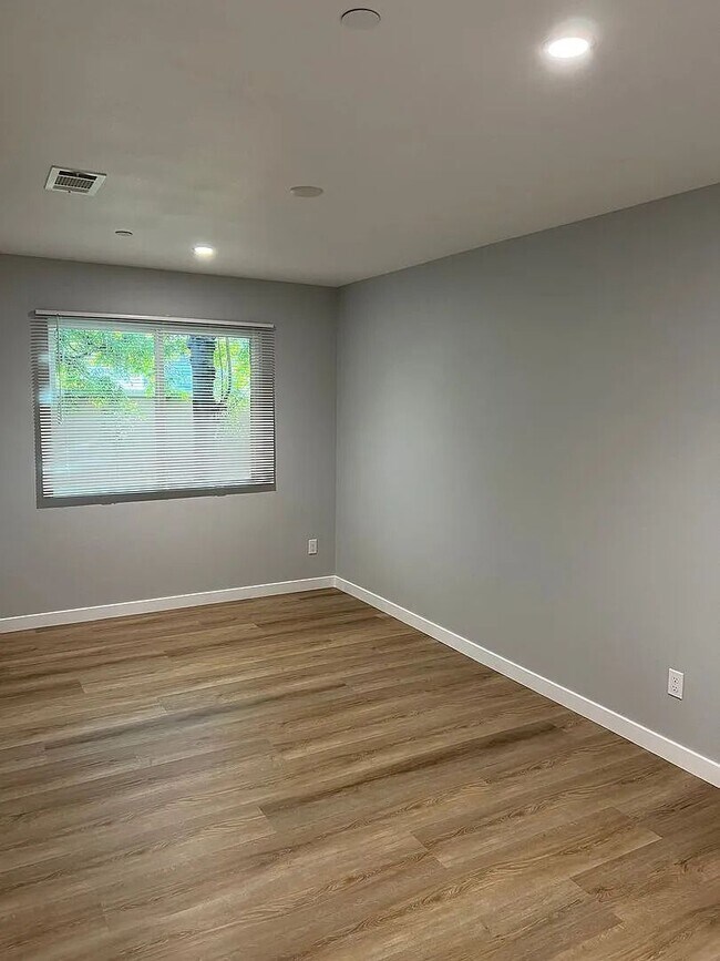 Building Photo - 2204 Conquista Ave