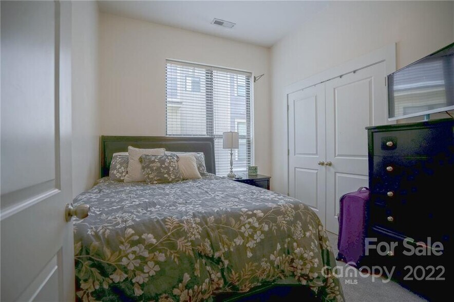 Building Photo - Room in Townhome on Steel Yard Ct