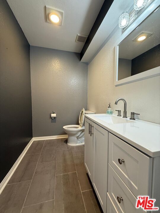 Building Photo - 1043 Thompson Ave