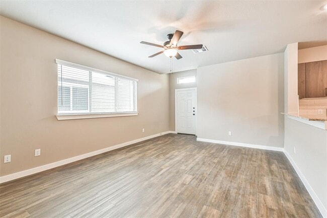 Building Photo - 9708 Grosbeak Ln