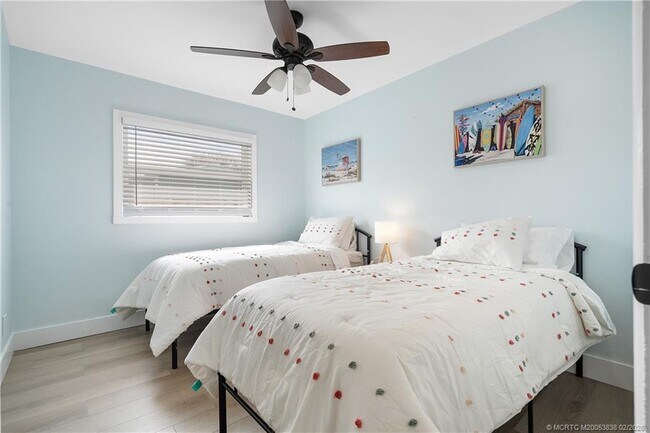 Building Photo - 901 E Madison Ave