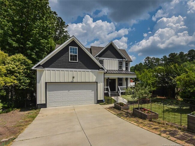 Building Photo - 723 Lindley Dr