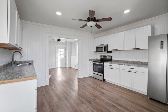 Building Photo - AVAILABLE IN DECEMBER