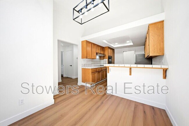Building Photo - 2033 Raphael Ct