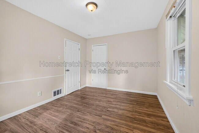 Building Photo - 575 Glorose Dr