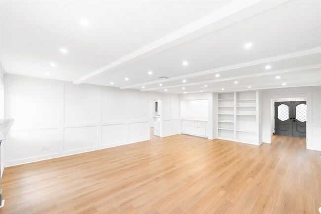Building Photo - 15202 La Paloma Dr