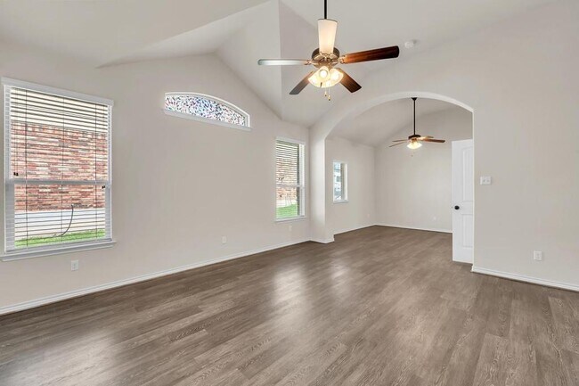 Building Photo - 833 TUSCAN Rd