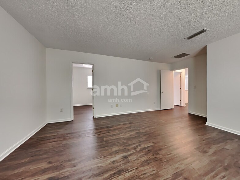 Building Photo - 9645 Morgan Creek Dr