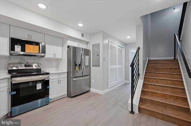 Building Photo - 2405 Ridge Ave