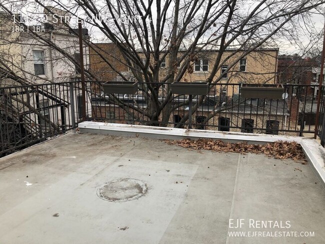 Building Photo - Large Logan Circle One Bedroom W/Private B...