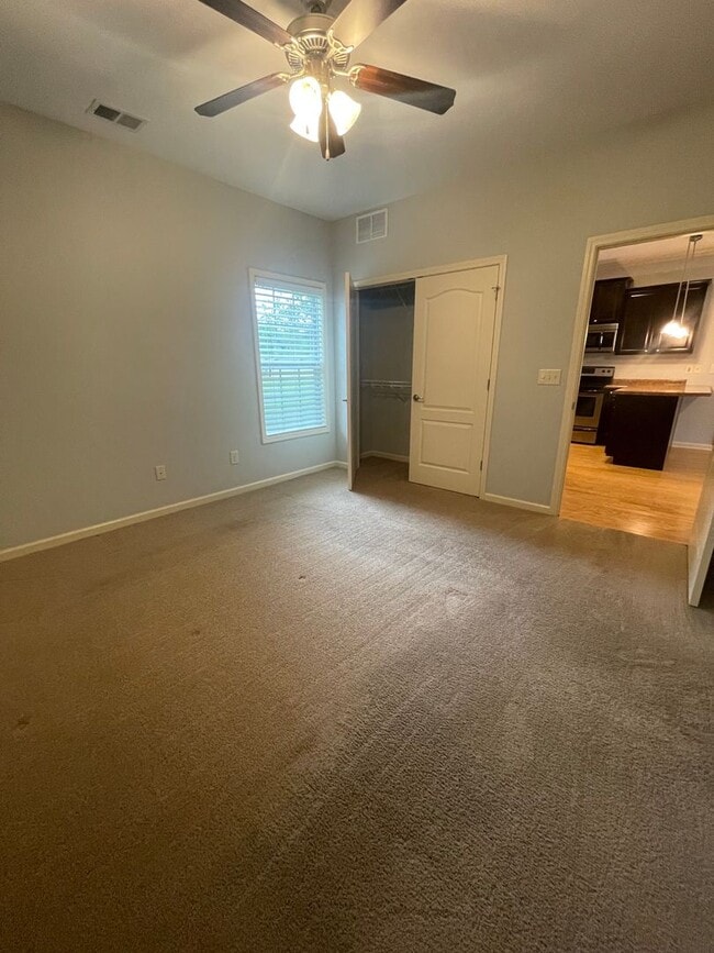 Building Photo - Charming 2 Bed, 2 Bath Home with Garage