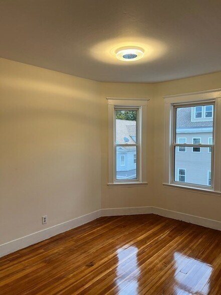 Building Photo - 18 Woolson St