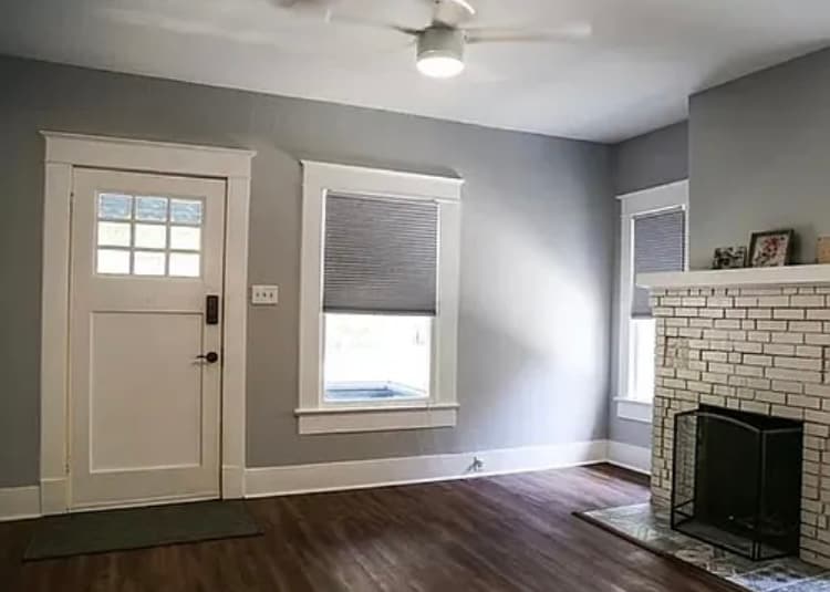 Entryway - 515 W Agarita Ave
