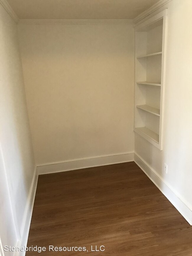 Building Photo - 108 S Park Dr