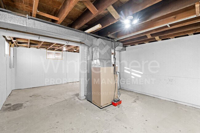 Building Photo - Welcome to this charming 1-bedroom, 1-bathroom home located in the vibrant city of Spokane, WA.