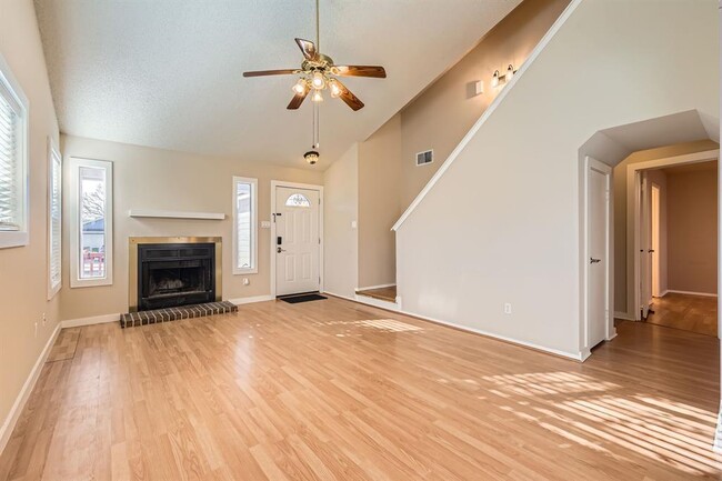 Building Photo - 708 Decker Prairie Dr