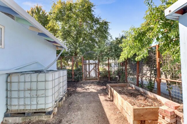 Building Photo - Charming 3 bed 1 bath home in Davis