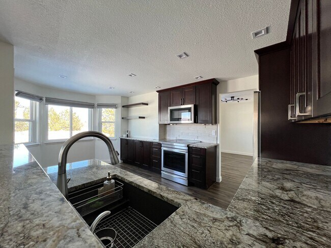 Building Photo - 4-Bedroom Gem in Erie: Modern Luxury, Ideal Space! Available March