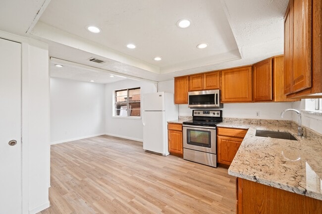 Building Photo - 13910 New Village Ln