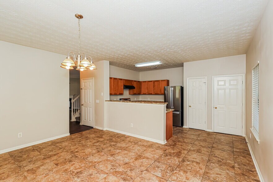 Building Photo - 4080 Robin Cir