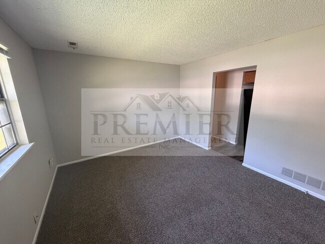 Building Photo - 240 W Kump Ave