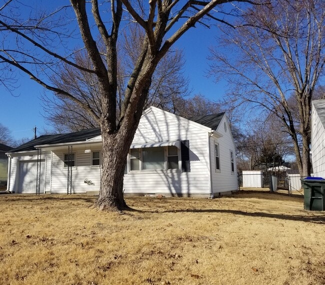 Building Photo - Great ranch style home near Shunga Park an...