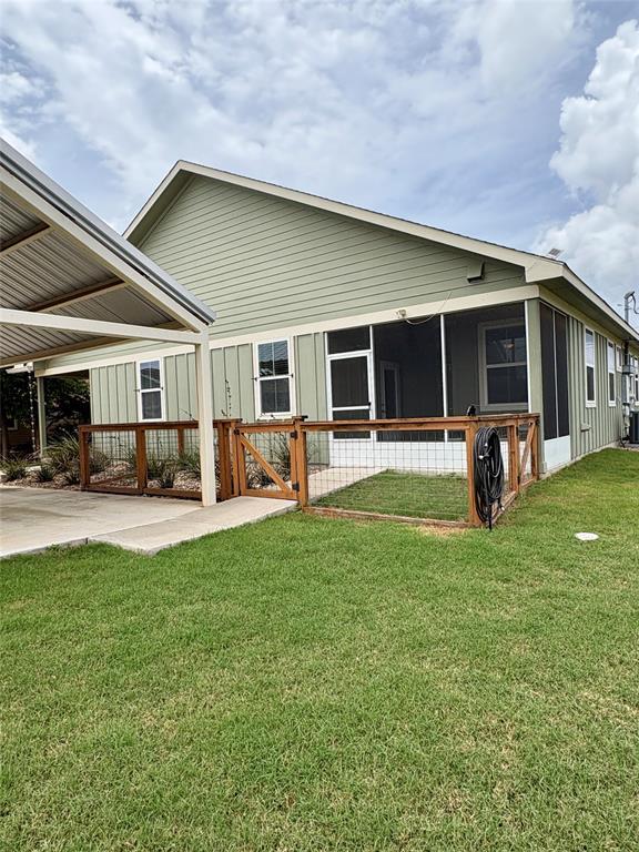 Building Photo - 241 Rose Dr