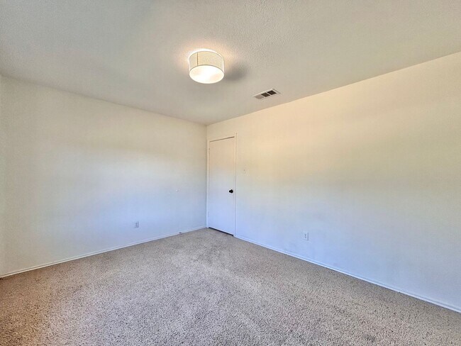 Building Photo - Spacious 4/BR 3.5/BA Two-Story Home with Peaceful Ambience