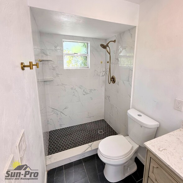 Building Photo - 332 S Seneca Blvd